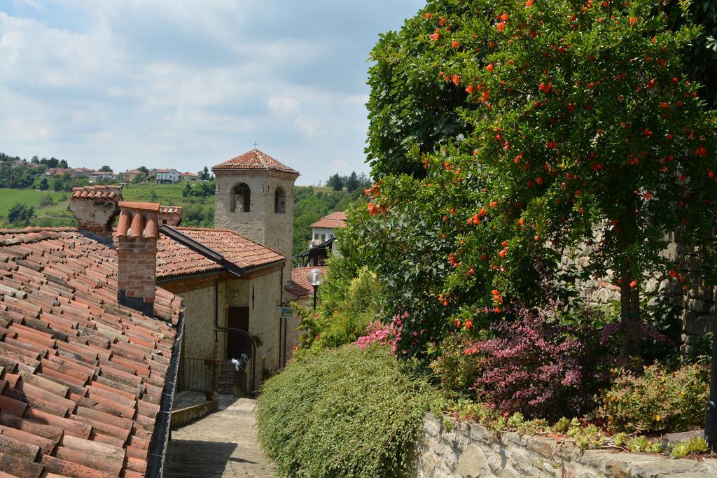 迪莫拉斯托里科罗曼迪卡伊尔索莱伊娜卢纳乡村民宿 Cerretto Langhe 外观 照片