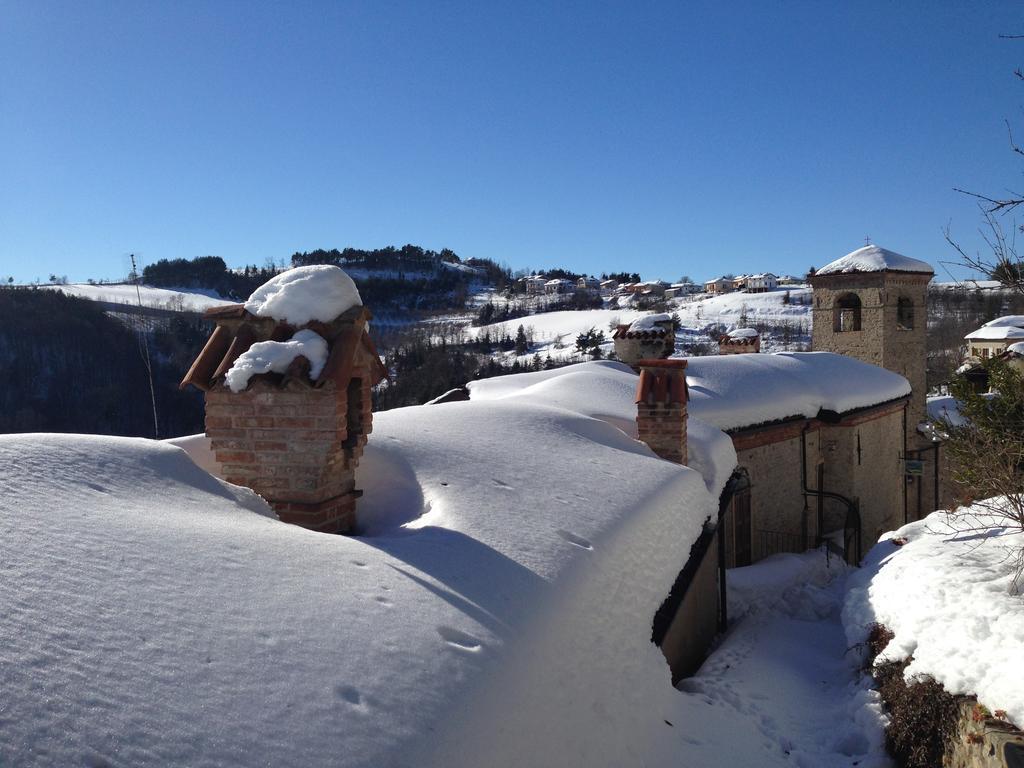 迪莫拉斯托里科罗曼迪卡伊尔索莱伊娜卢纳乡村民宿 Cerretto Langhe 外观 照片